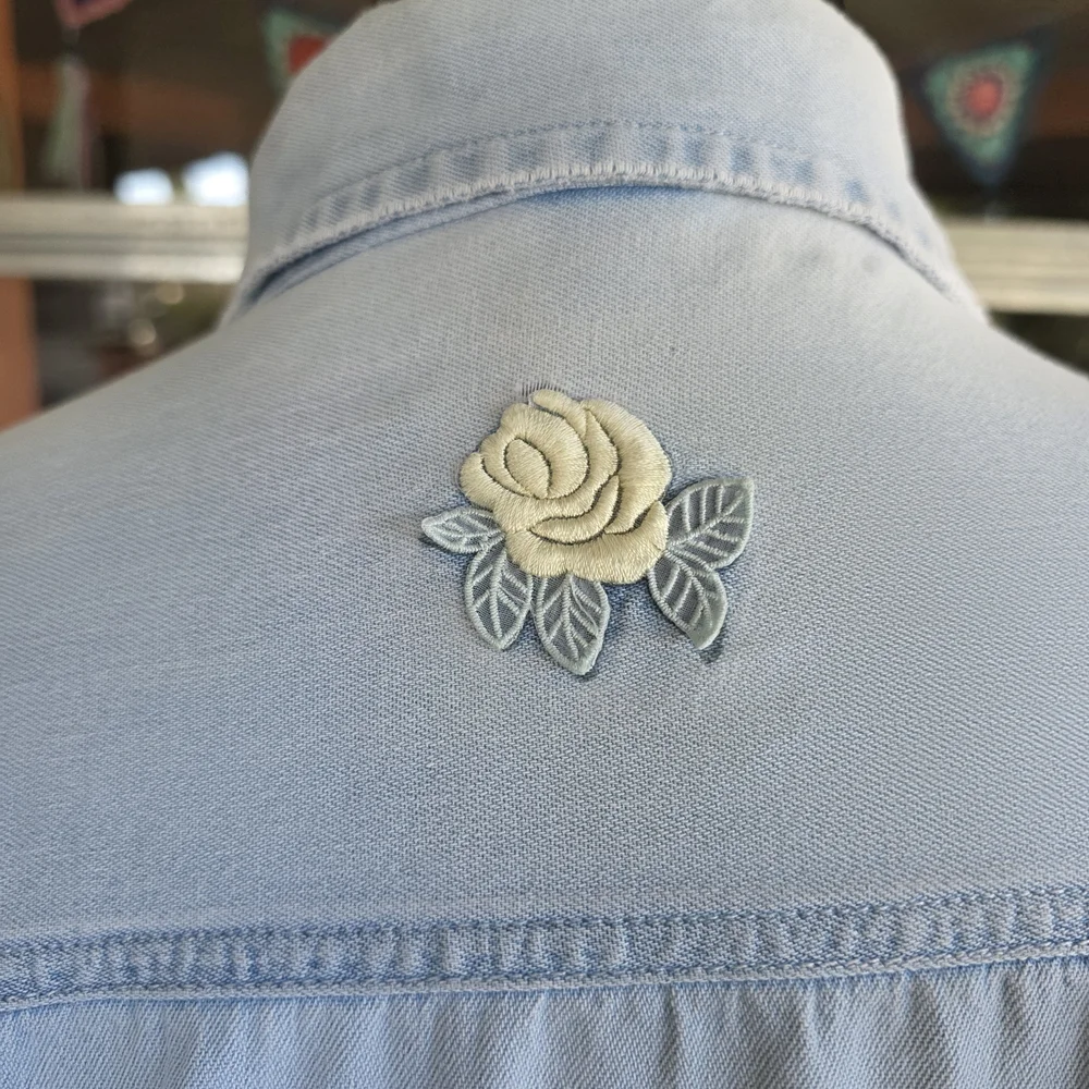 Vintage 90s Chic M Cotton Light Blue Button Down Shirt Soft Rose Patches - Picture 3 of 11